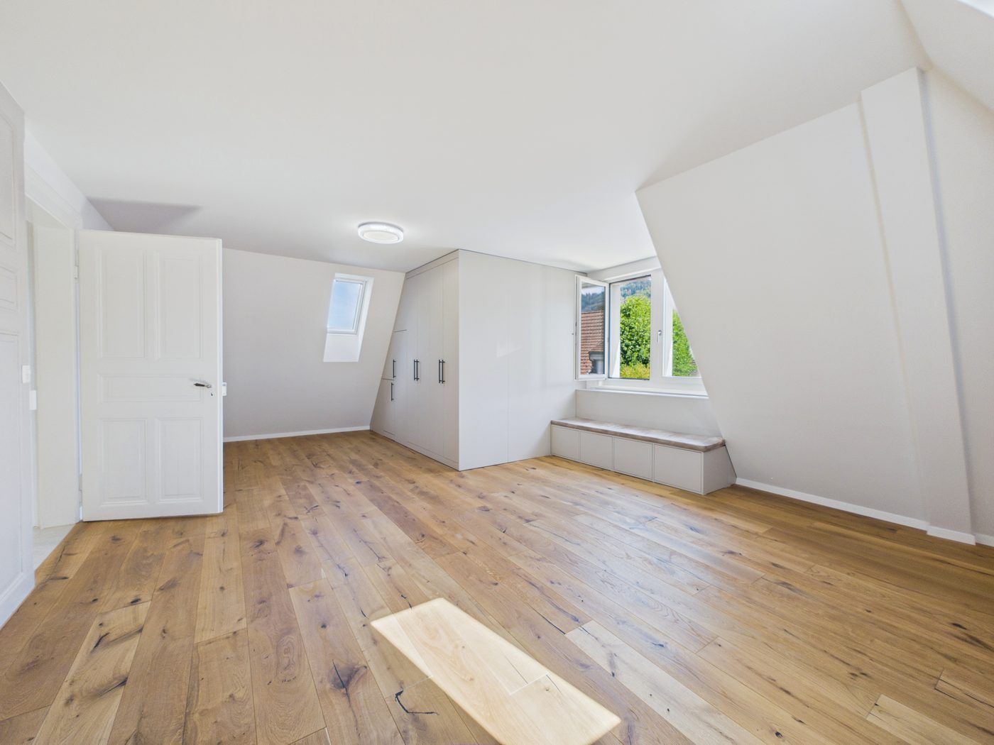 Zimmer mit Einbauschrank